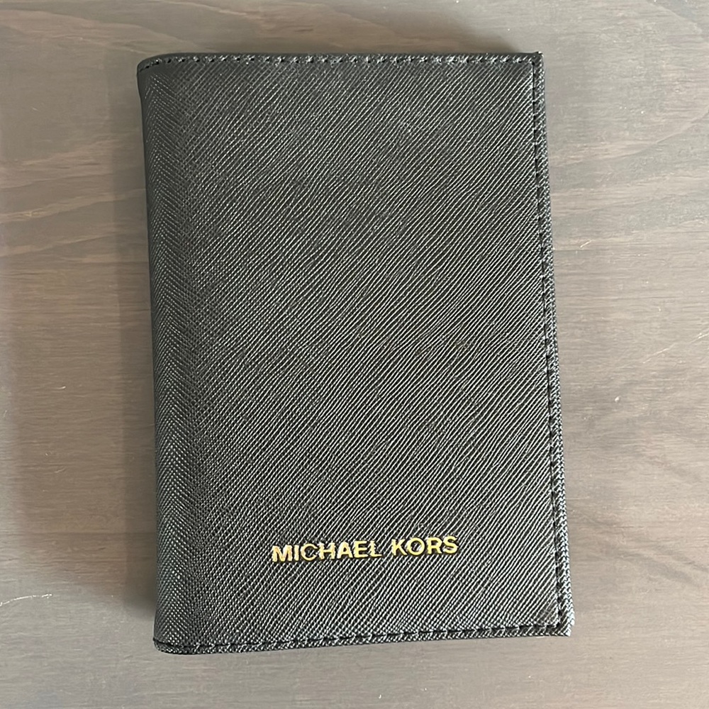 Michael Kors Passport Holder, black